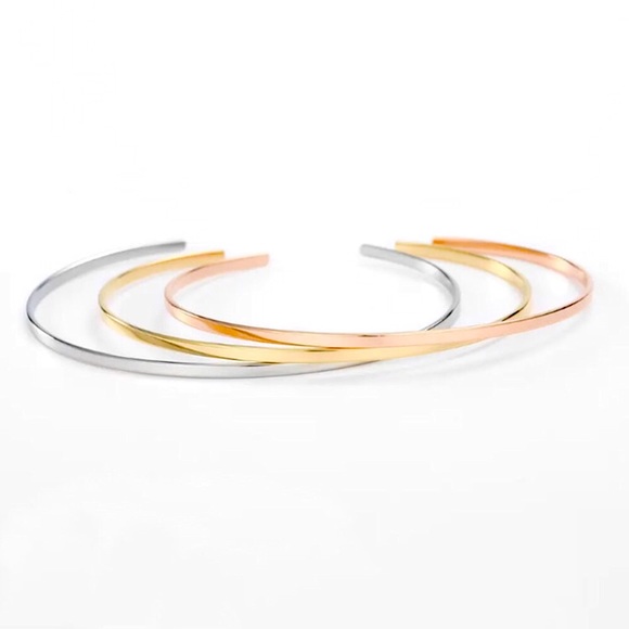 ⚜️𝟯𝟬%𝗢𝗙𝗙 𝗯𝘂𝗻𝗱𝗹𝗲𝘀 𝟯+⚜️ NEW Thin Minimalist Stainless Steel Cuff - Picture 6 of 16